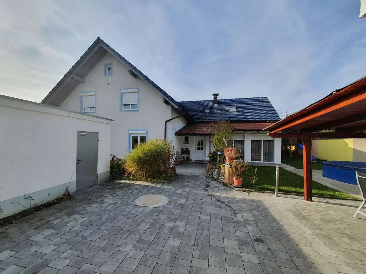 GEPFLEGTES MF-HAUS MIT 4 GARAGEN !, 255 m², € 599.000,-, (4523 Neuzeug