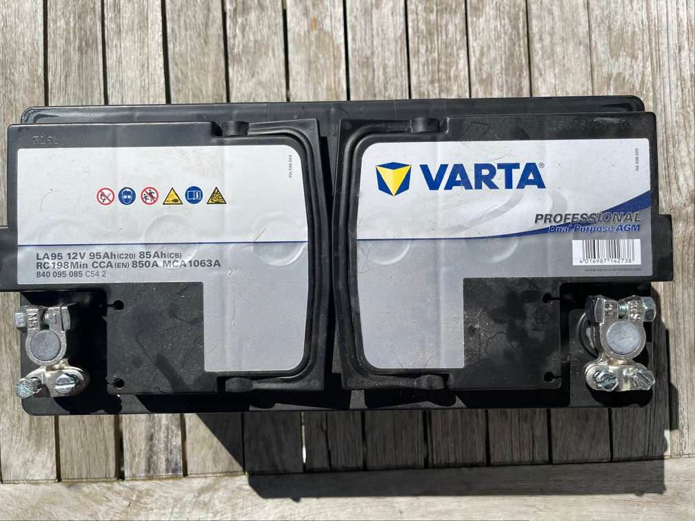 Varta Professional Dual Purpose AGM-Batterie bei Camping Wagner
