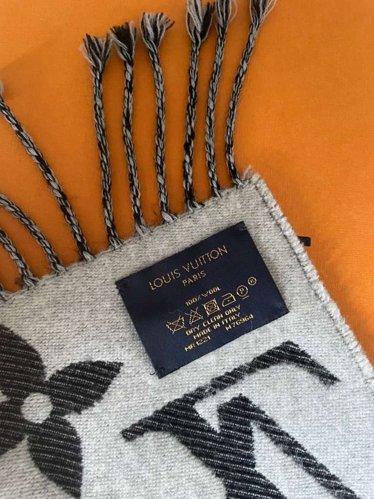 Louis Vuitton Schal, € 420,- (8642 Sankt Lorenzen im Mürztal) - willhaben