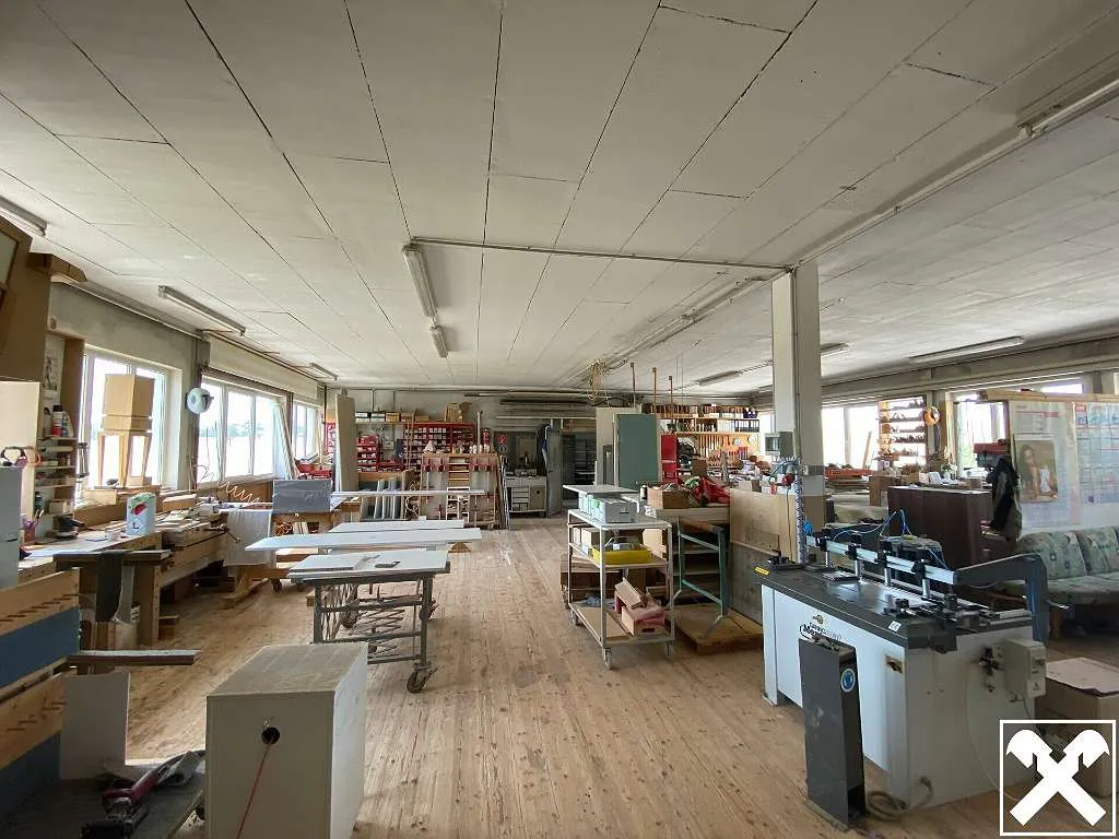 Vielfältig nutzbare Gewerbefläche mit Garage - Ansicht 2