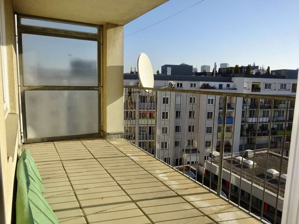 Weitblick: Sonnige, Ruhige Loggiawohnung Im 6. Liftstock: 2 Zimmer Und ...