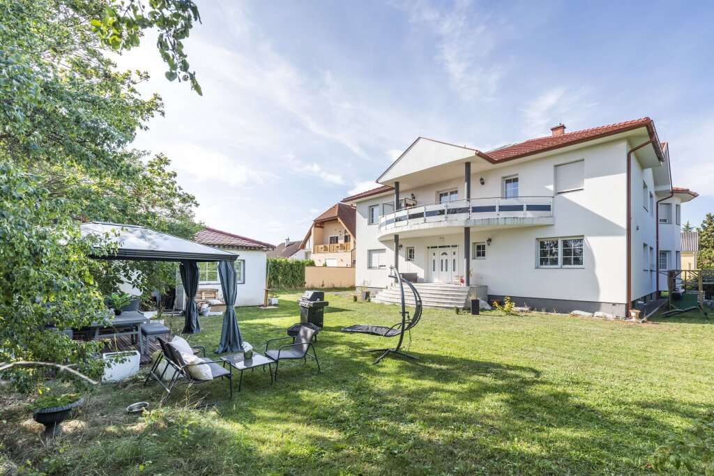 Traumhaus In Strasshof An Der Nordbahn: Luxuriöses Neubau-Anwesen Zu ...