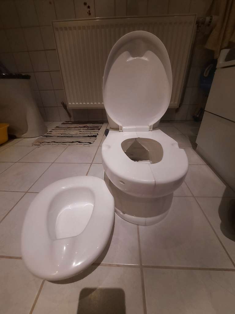Kinder WC Leiter klappbar lila, Kinder-WC-Sitz / Toilettentrainer /  Töpfchentrainer / WC-Leiter, € 10,- (1220 Wien) - willhaben