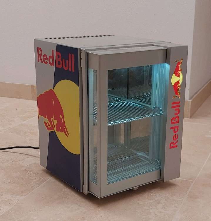Red Bull Kühlschrank, € 199,- (5162 Obertrum am See) - willhaben