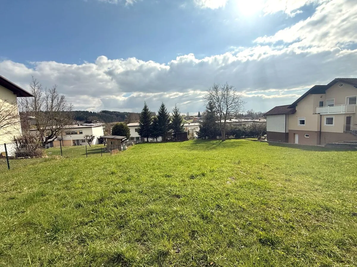 Sonnige Aussichten: Baugrundstück in guter Lage - Ansicht 3