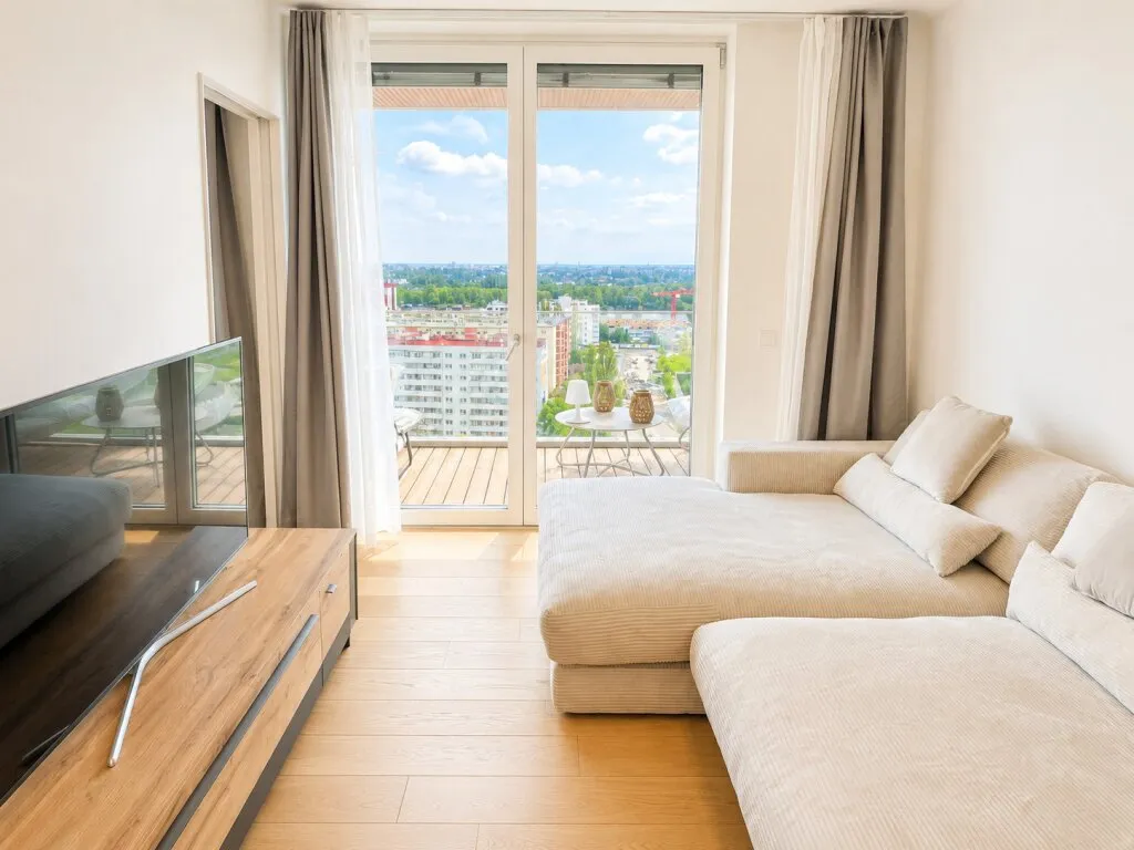 Grünblick-2-Zimmer-Wohnung im 15. Stock mit Balkon & Fernblick-Voll möbliert - Ansicht 3