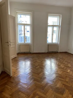 Schöne helle Altbauwohnung für eine Familie oder 5er WG