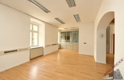 4-Zimmer-Gewerbeimmobilie mieten in Sankt Pölten – 180 m², € 2.314 – Bild 11 von 19