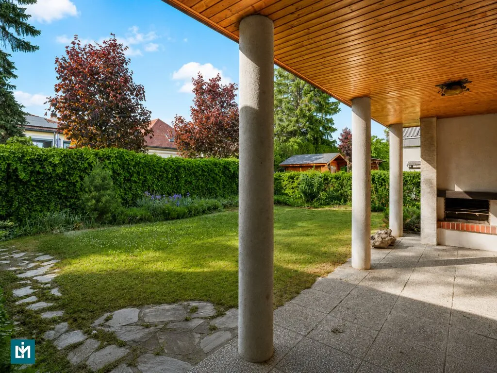 RENOVIERUNGSBEDÜRFTIGES 6 - ZIMMER REIHENHAUS MIT GARAGENSTELLPLATZ / NÄHE GEWERBEPARK STADLAU, Wien