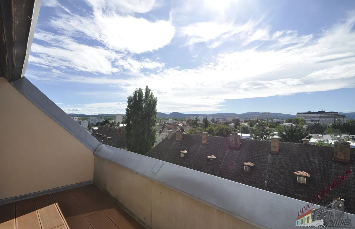 Willkommen über den Dächern der Stadt! Neu sanierte Dachterrassenwohnung mit weitem Panoramablick in bester Lage in der Nähe des EKZ ALEX! – pohled 2
