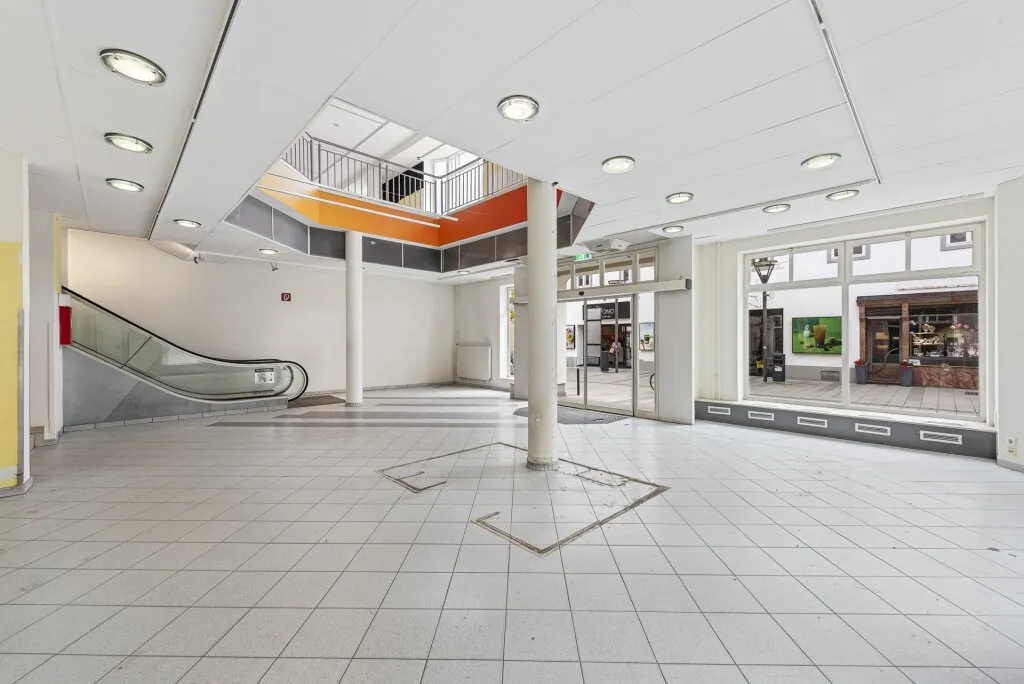 Mach diesen außergewöhnlichen Ort zu deinem! Großzügige Fläche in Bestlage von Wiener Neustadt | Zwei Etagen | Rolltreppe und Lift, Wiener Neustadt