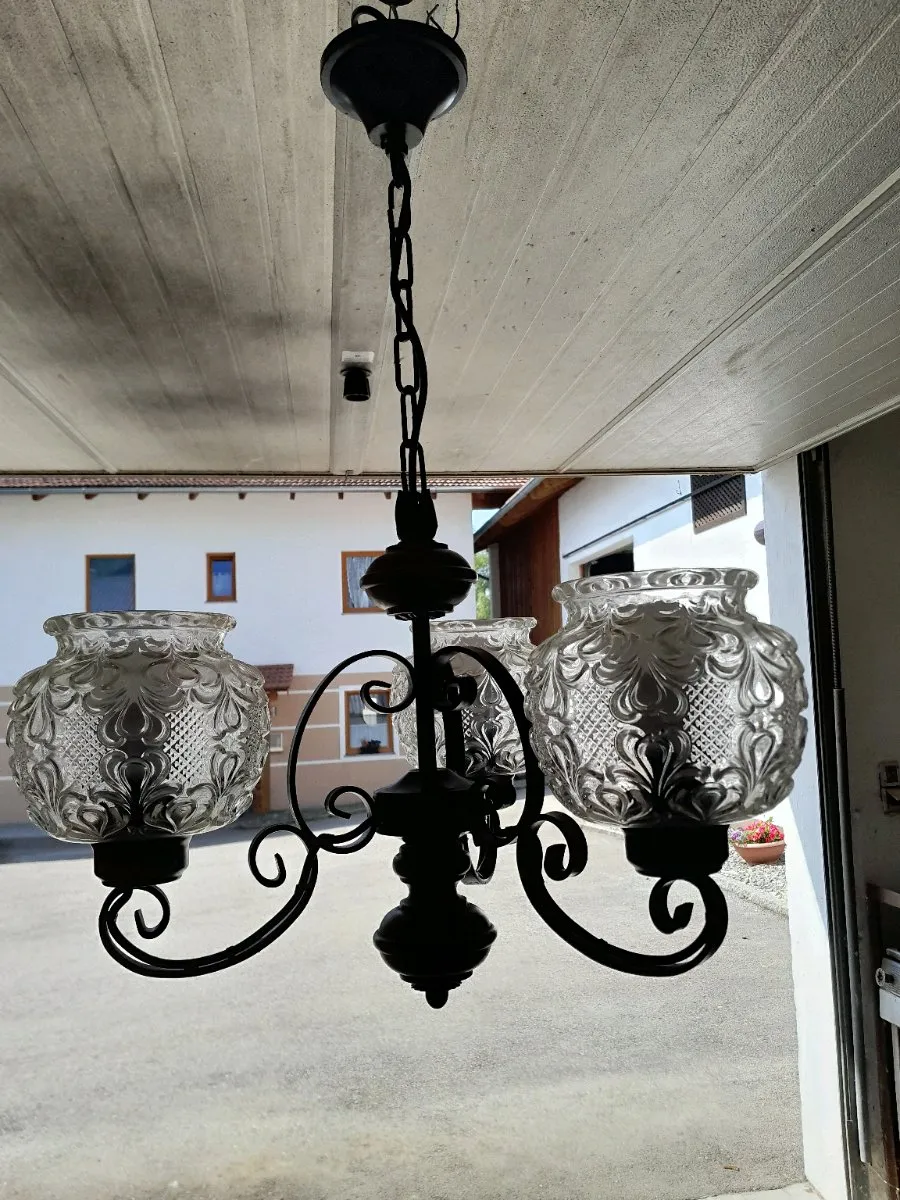 Lampenschirm alt massiv Kronleuchter, € 20,- (4725 Hackendorf)