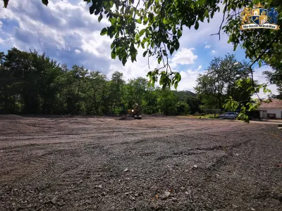 Grundstück mieten in Baden – 2 850 m², € 2.850