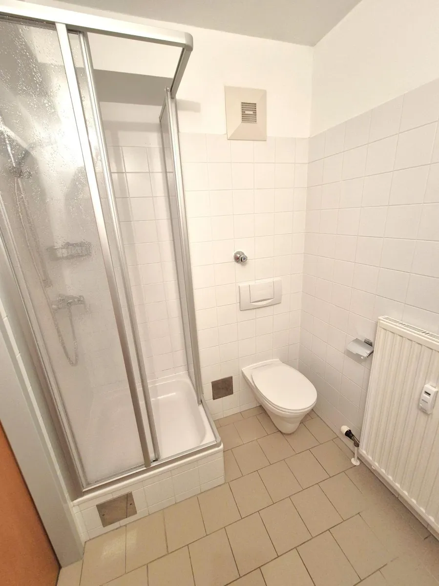 Moderne Neubauwohnung mit Balkon in zentraler Lage – pohled 3