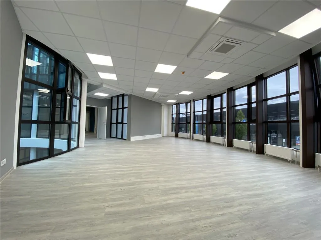 Nur noch ein freies Büro! EXKLUSIVES Büro in BESTLAGE! Nutzfläche 113,69m², Teeküche, eigene Toilette! - Ansicht 2