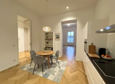 1010! Elegante 4-Zimmer Altbauwohnung mit 3 Bädern in Toplage! – Bild 2