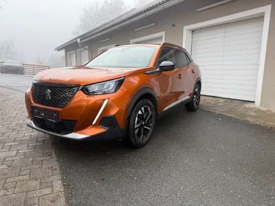 Peugeot 2008 PureTech 100 S&S Allure 6-Gang-Manuell