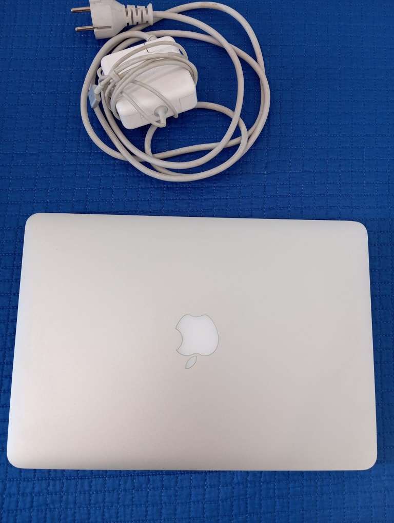 AppleMacBookProRetina13.3"Early2015-256GBSSD8GBRam-2.7GHzi5