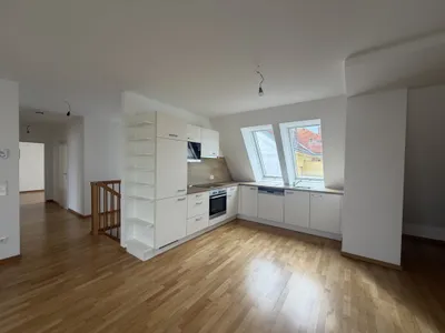Atemberaubende 3- Zimmer- Dachgeschosswohnung | unbefristet | mit Terrasse – Bild 2