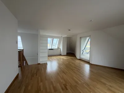 Atemberaubende 3- Zimmer- Dachgeschosswohnung | unbefristet | mit Terrasse – Bild 3