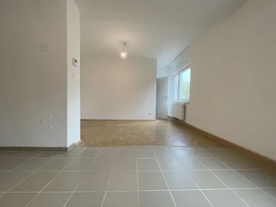 Charmante 2 - Zimmer Wohnung in begehrter Lage – Bild 2