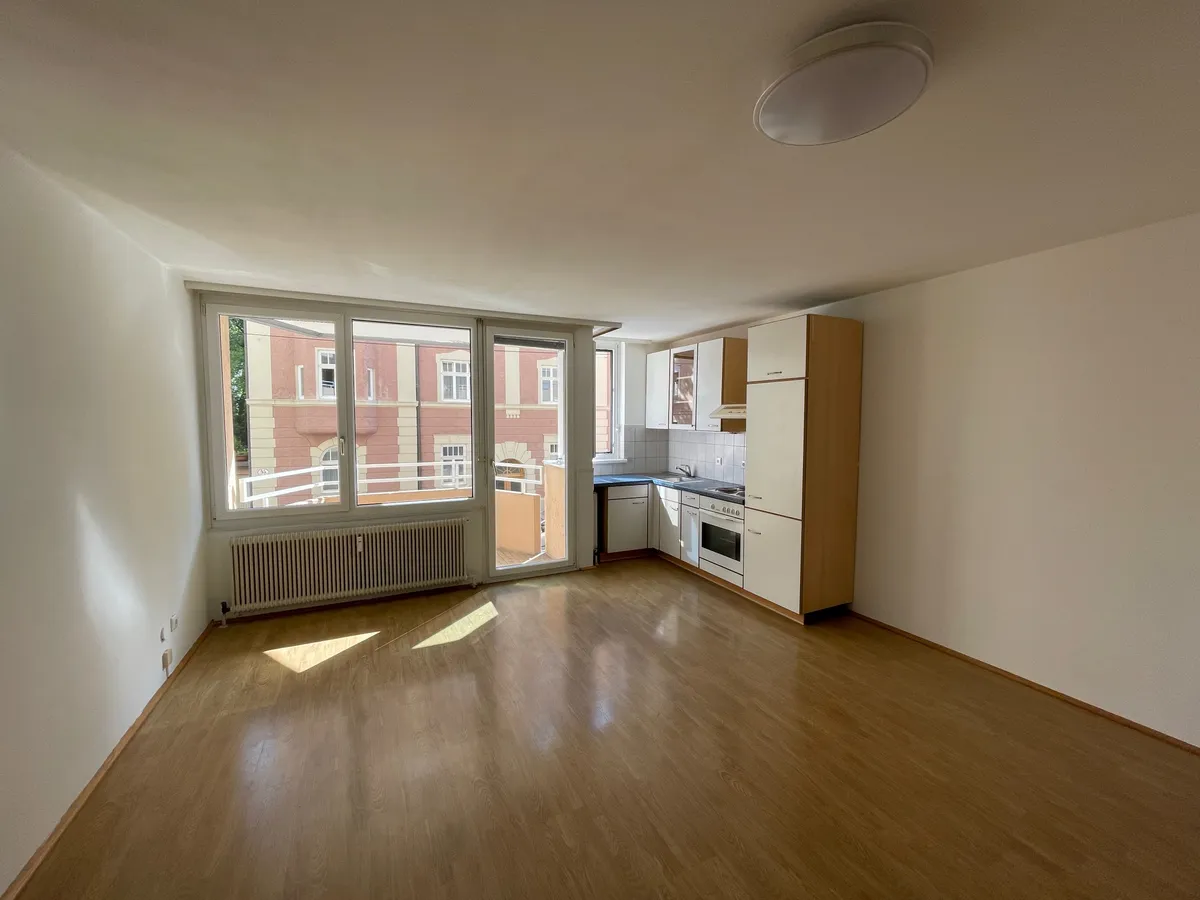 Zentrale Ein-Zimmer-Wohnung mit Loggia | Central Apartment with Balcony - Ansicht 3