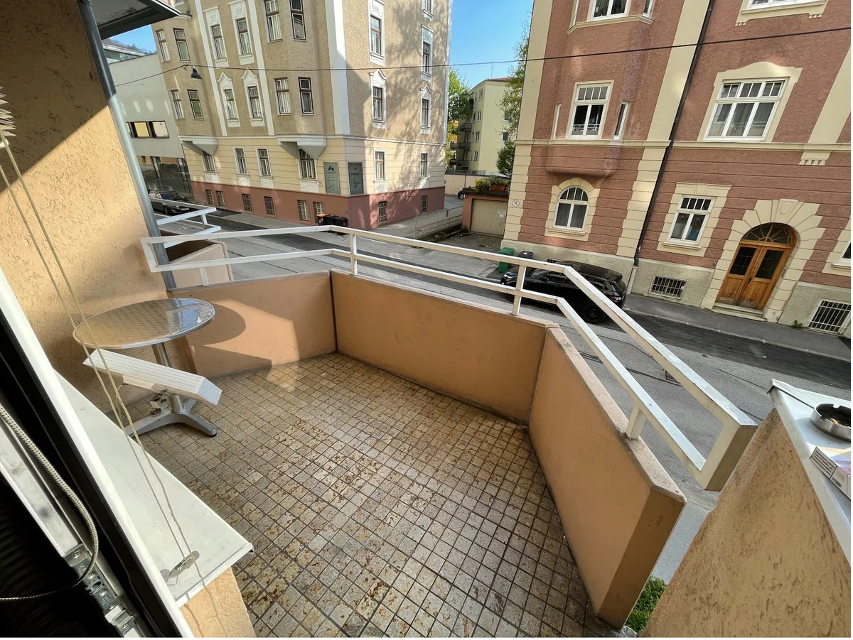 Zentrale Ein-Zimmer-Wohnung mit Loggia | Central Apartment with Balcony - Ansicht 2