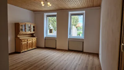 4-Zimmer-Haus mieten in Hollabrunn – 94 m², € 850 – Bild 1 von 8