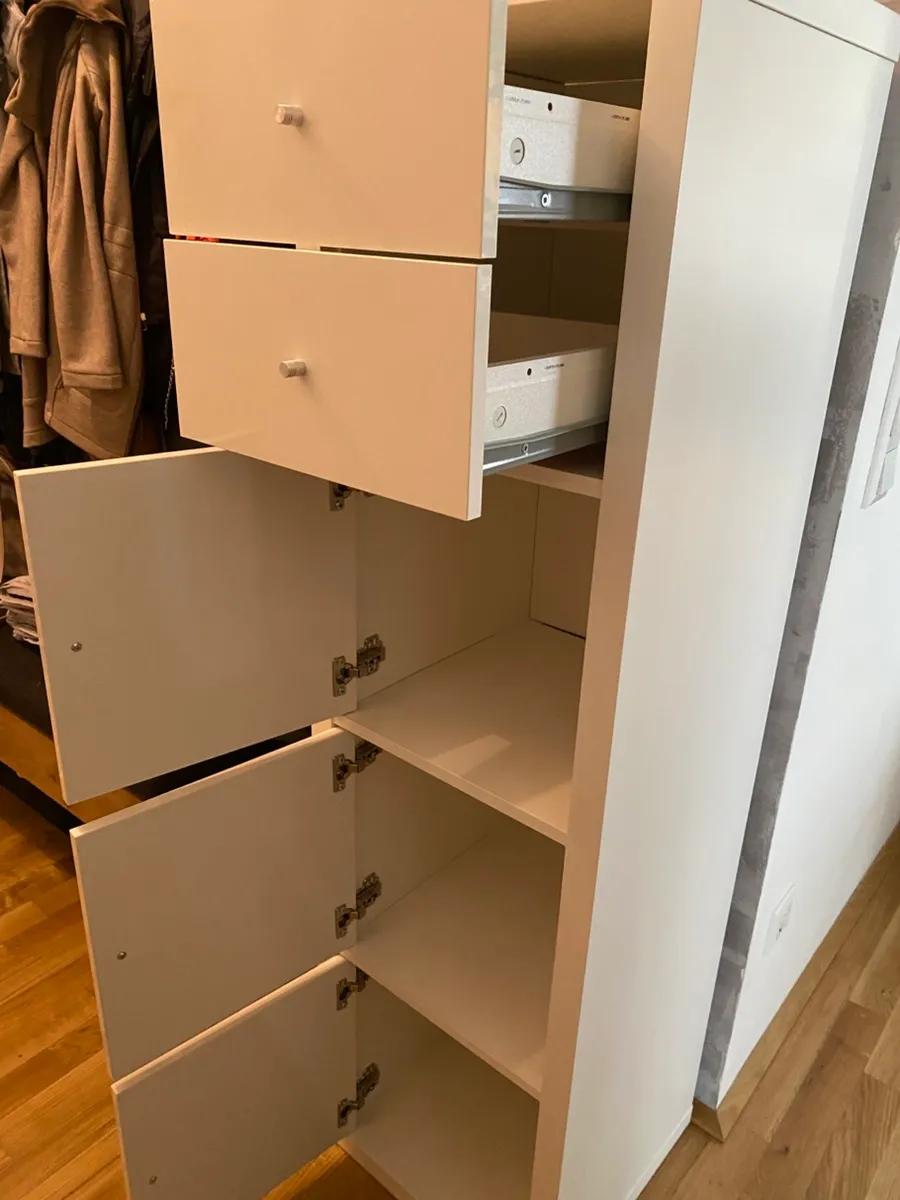 Kallax regal hochglanz weiß, € 60,- (4600 Wels)