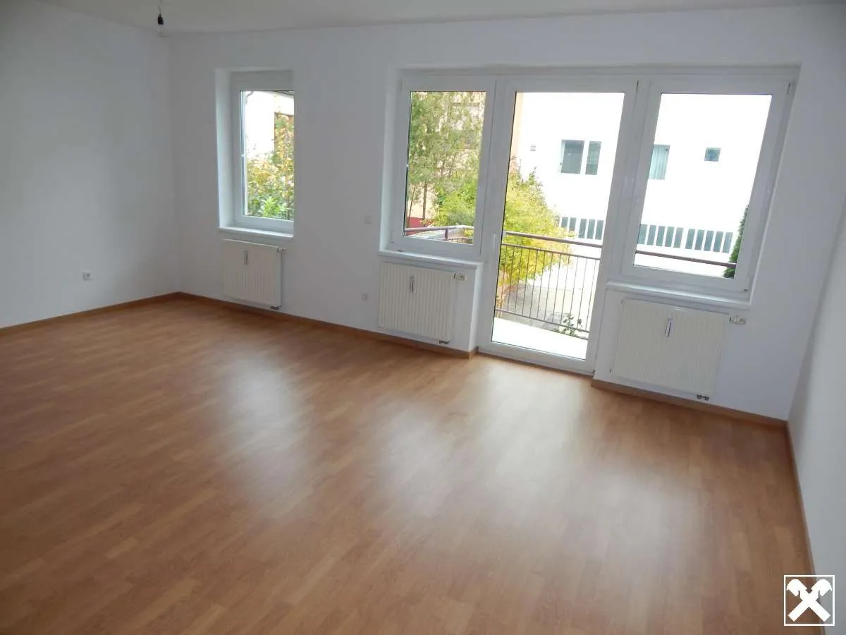 PROVISIONSFREIE, TRAUMHAFTE, SEHR GEPFLEGTE 2-ZIMMER-BALKONWOHNUNG IN TOPLAGE IM ZENTRUM – pohled 2