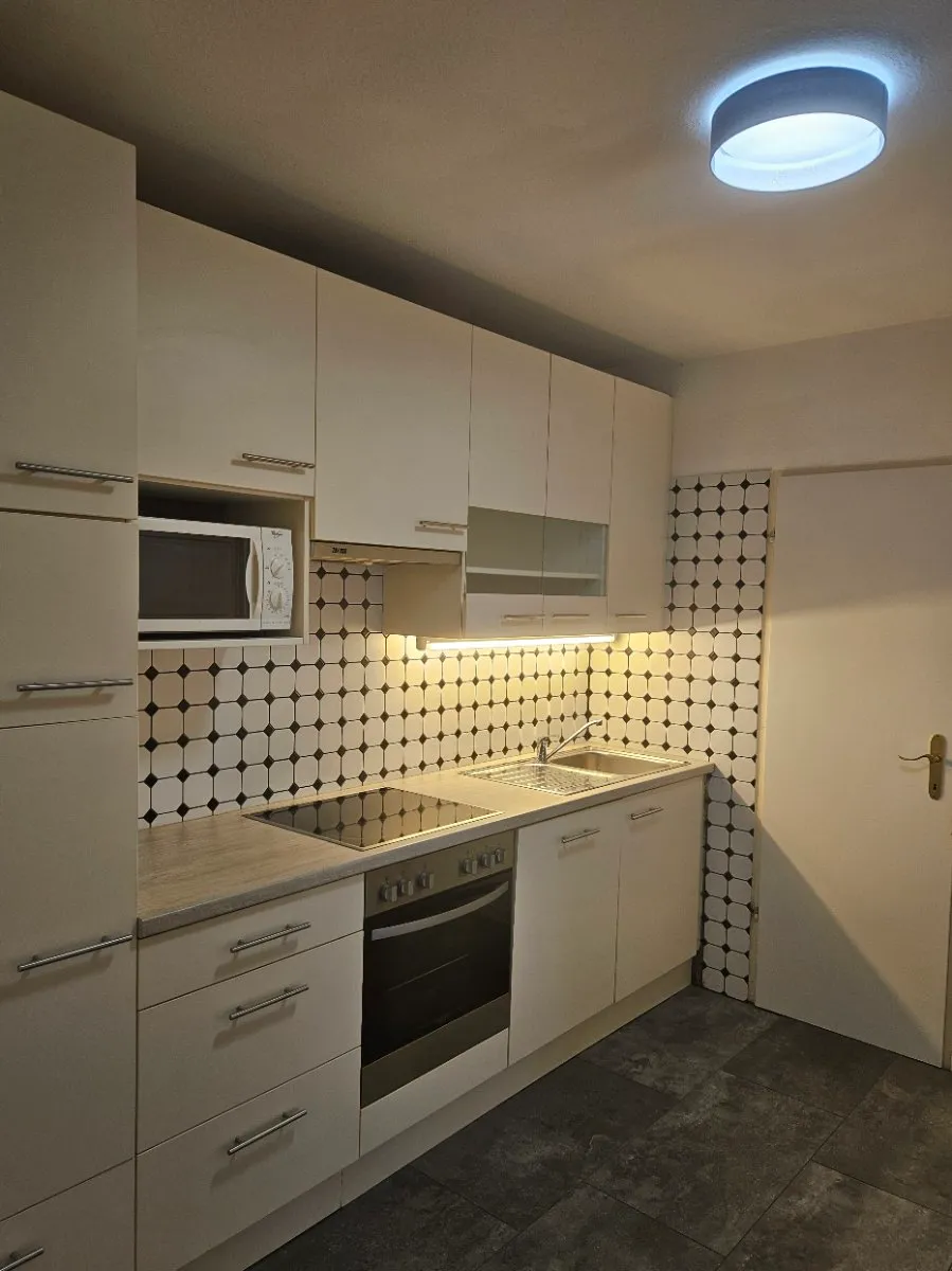 SEHR GUT GESCHNITTENE RUHIGE TRAUMWOHNUNG MIT LOGGIA UND PARKMÖGLICHKEIT MITTEN IN WIEN – pohled 2