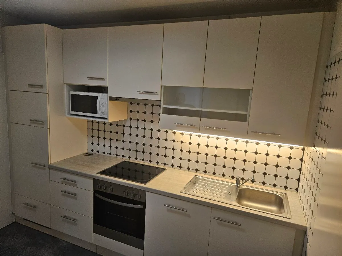 SEHR GUT GESCHNITTENE RUHIGE TRAUMWOHNUNG MIT LOGGIA UND PARKMÖGLICHKEIT MITTEN IN WIEN – pohled 3