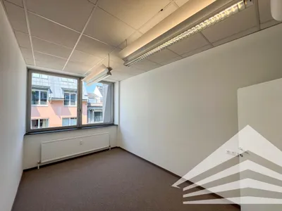 6-Zimmer-Gewerbeimmobilie mieten in Linz – 197 m², € 2.735 – Bild 7 von 11