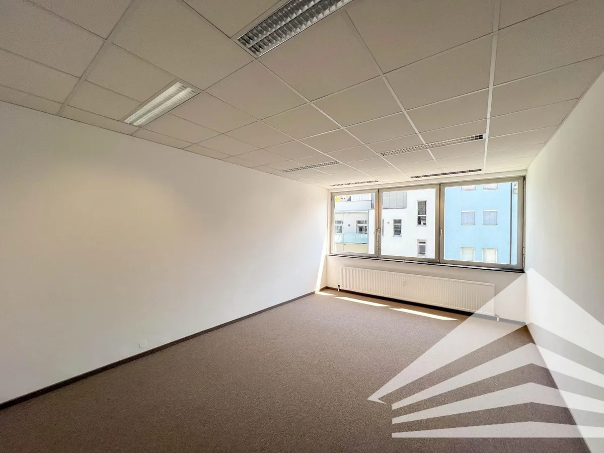 Neu saniertes Büro mit Klimaanlage in Bahnhofsnähe! Parkplätze! - Ansicht 3