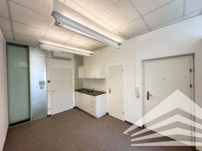 6-Zimmer-Gewerbeimmobilie mieten in Linz – 197 m², € 2.735 – Bild 8 von 11