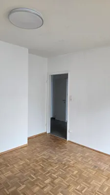2 Zimmer Wohnung frisch renoviert 59 m² – Bild 3
