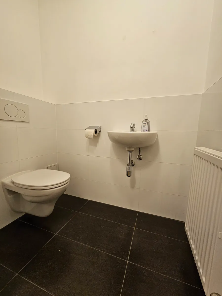 Provisionsfreie 2-Zimmer Wohnung in wunderschönem Altbau mit Aufzug und Einbauküche - Ansicht 2