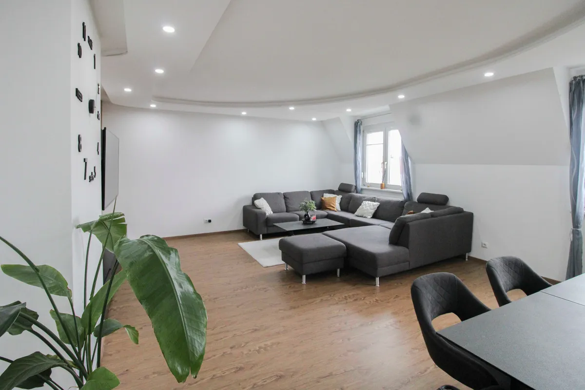 Große, helle Wohnung in guter Lage - Ansicht 2
