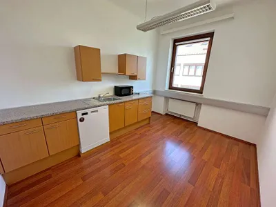 5-Zimmer-Gewerbeimmobilie mieten in Korneuburg – 158 m², € 1.300 – Bild 8 von 12