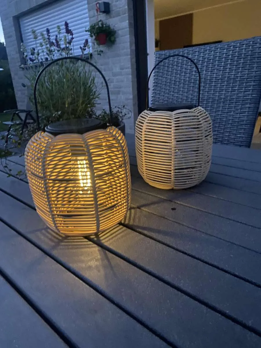 NEU Solarlaterne für Außen Garten, Wetterfest Solar Rattan Laterne, Hängend/ Stehend Solarlampen, Solar Laternen für Balkon Terrasse Patio Tisch, Garten Deko, € 34,- (1220 Wien)