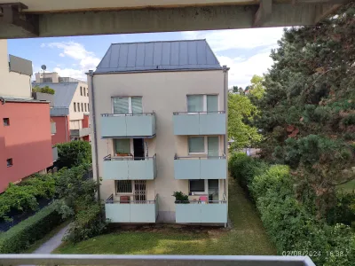 Möblierte Wohnung mit Balkon