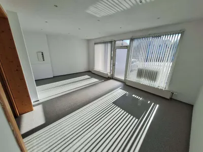 2-Zimmer-Gewerbeimmobilie mieten in Vöcklabruck – 66 m², € 880 – Bild 3 von 13