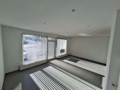 2-Zimmer-Gewerbeimmobilie mieten in Vöcklabruck – 66 m², € 880 – Bild 1 von 13