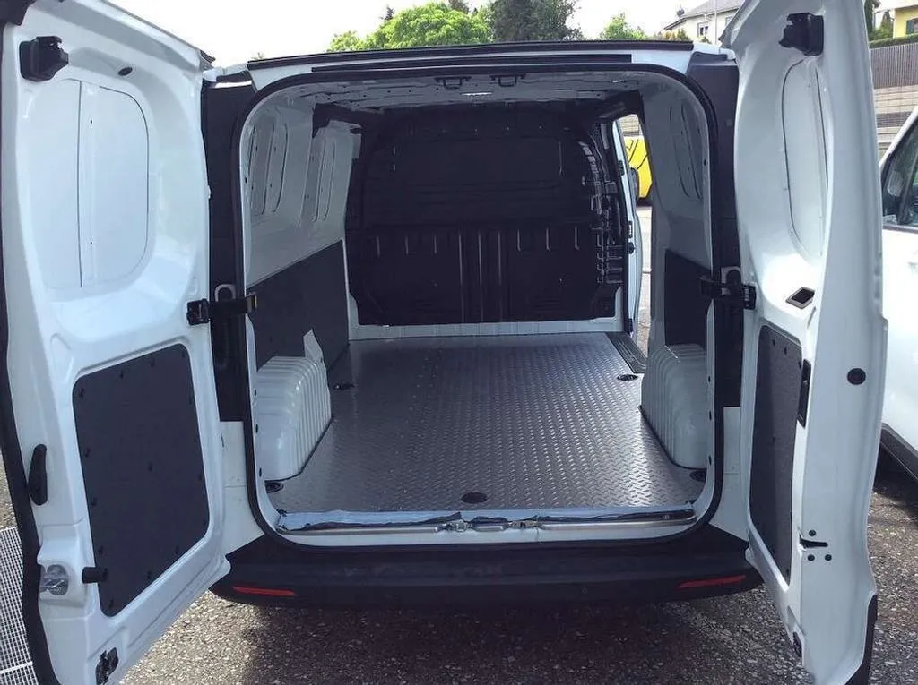 Maxus Deliver 7 Diesel L2H1 Transporter / Kastenwagen – Bild 9