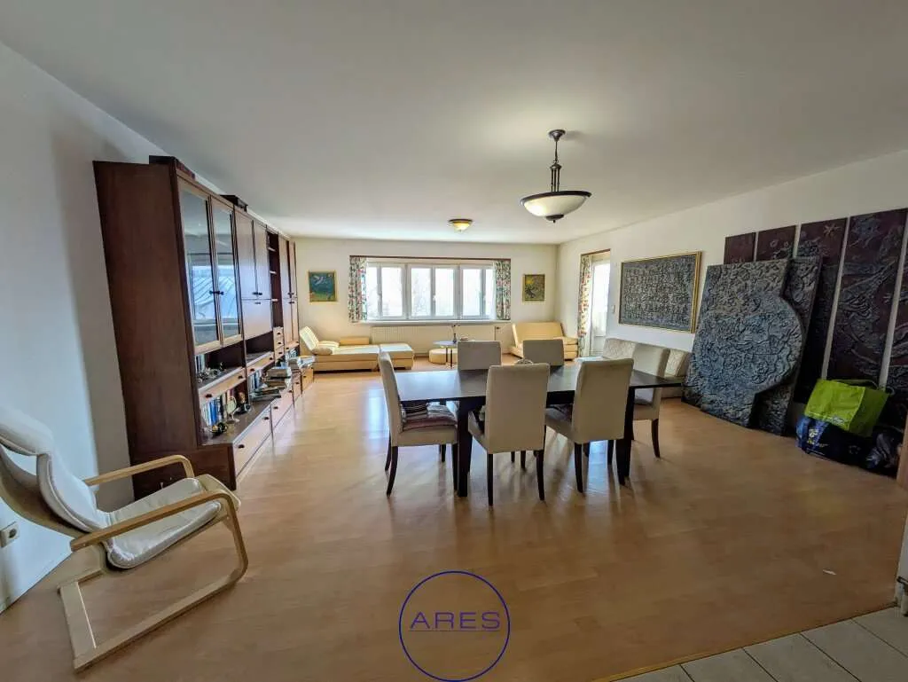 Zentrale Eigentumswohnung mit Loggia, WG-geeignet - Ansicht 2