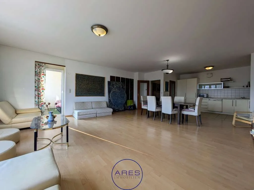 Zentrale Eigentumswohnung mit Loggia, WG-geeignet - Ansicht 3