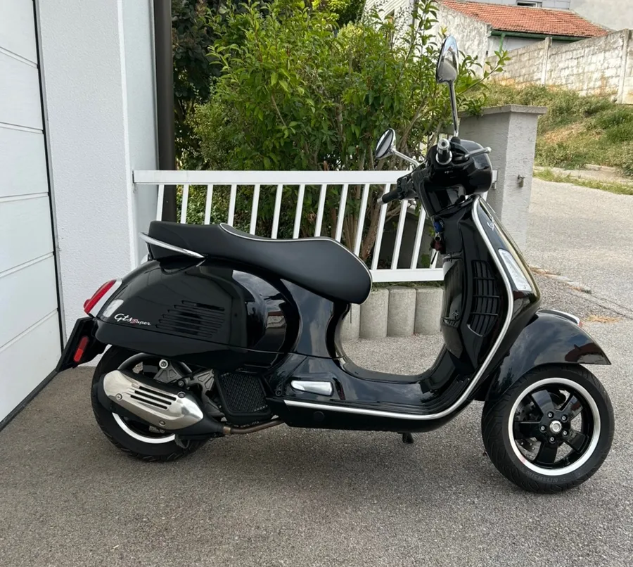Vespa GTS
