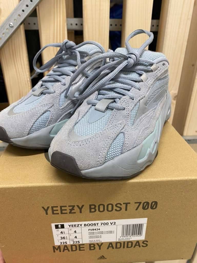 Adidas YEEZY BOOST 700 V2