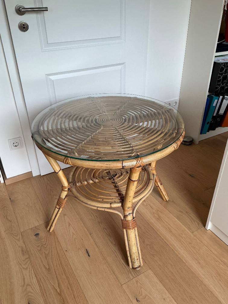 Runder Bambus Tisch mit Glasplatte,  59,- (2514 Traiskirchen) - willhaben