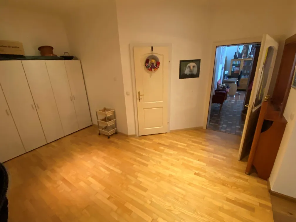 Grosszügige, ruhige 2-Zimmer-Wohnung in zentraler Lage Zu Vermieten - View 2
